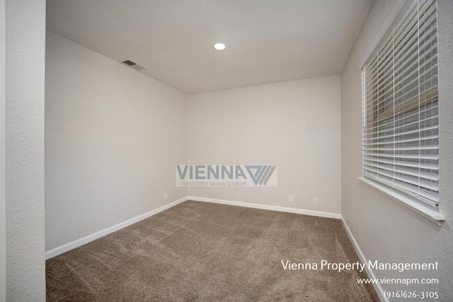 Building Photo - 6494 Crosswoods Cir
