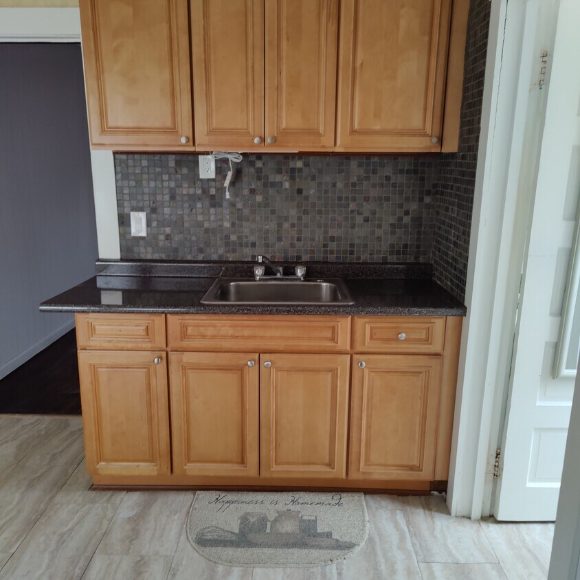 17 Bigelow Ave, Enfield, CT 06082 Townhome Rentals in Enfield CT