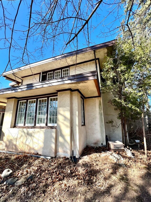 Foto principal - AVAILABLE JUNE - Charming 4 Bed 1.5 Bath Home