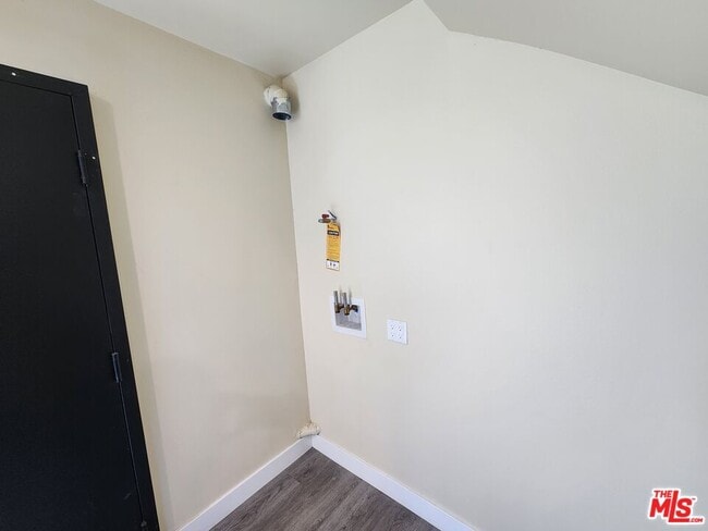 Foto del edificio - 7302 Mace Pl