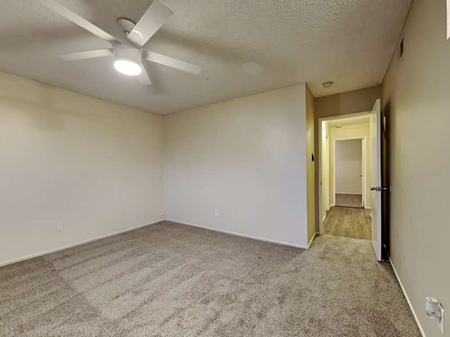 Building Photo - 784 E Turmont St