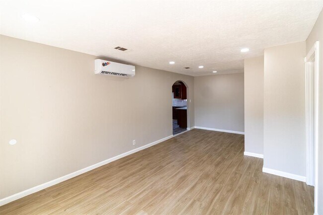 Building Photo - 5505 Malmedy Rd
