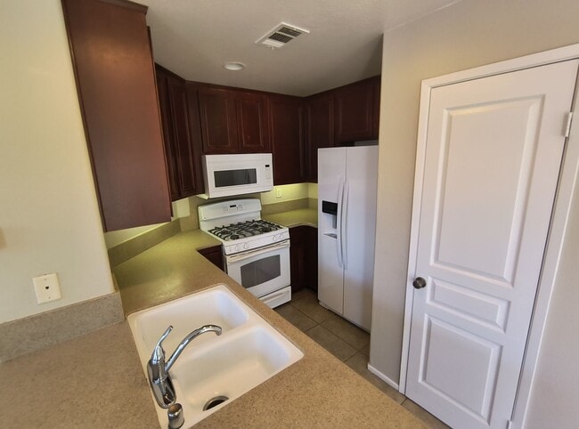 Foto del edificio - 3BD/3BA Townhouse Near Cal-State San Marcos