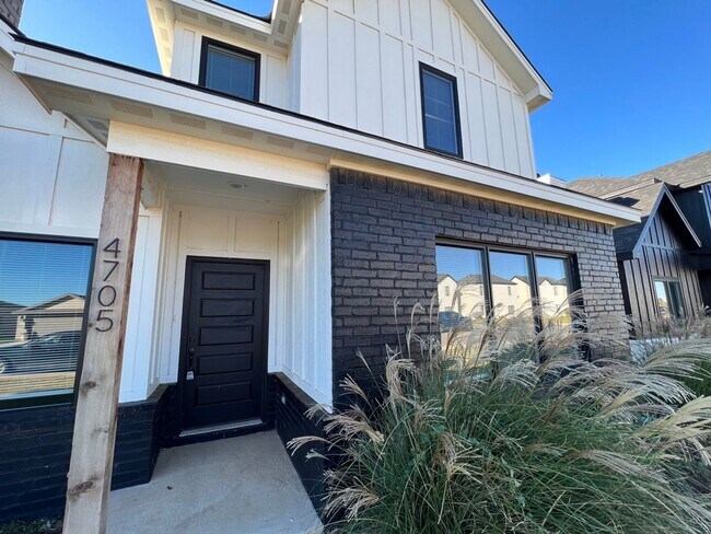 Building Photo - Gorgeous Luxury 4-Bedroom 2-Story Home Ava...