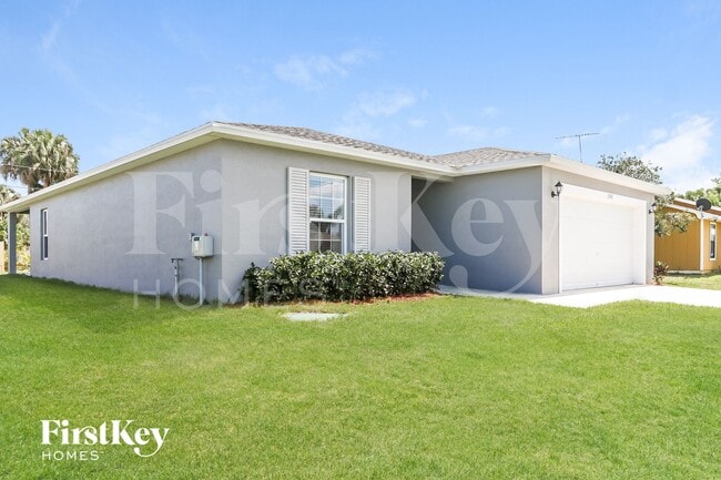 Building Photo - 1158 SW Eleuthera Ave