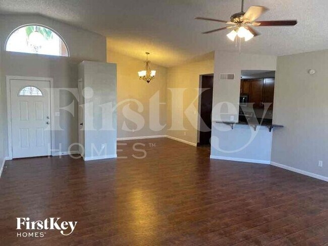 Building Photo - 515 E Renee Dr