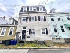 Building Photo - 1141 Brabec St