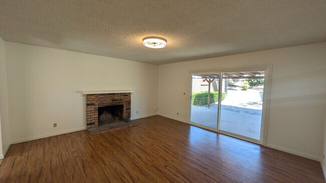 Building Photo - Lemon Grove 4 Bed with garage