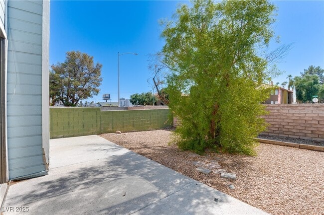 Building Photo - 5037 Souza Dr