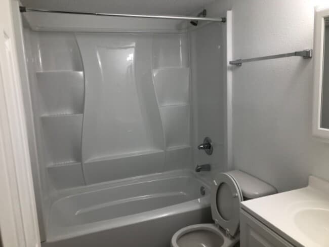 Foto del edificio - 209 Green Acres Rd