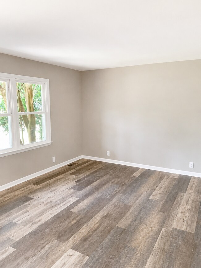 Foto del edificio - 2 Bed 1 Bath Renovated Duplex