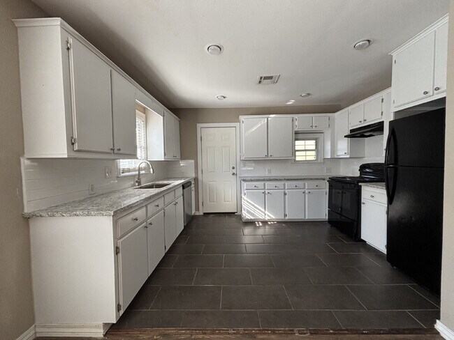 Foto del edificio - 3113 E 12th St