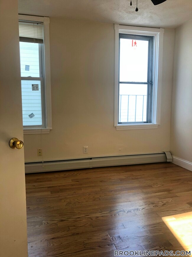 Building Photo - 14 Leverett St