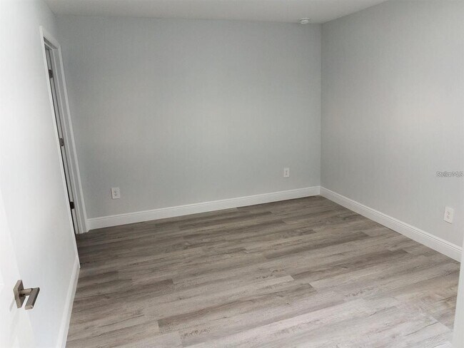 Foto del edificio - 1725 Crystal Grove Dr