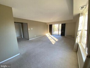 Building Photo - 103 Drummers Ln