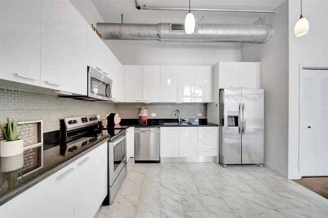 Building Photo - 2100 Van Buren St