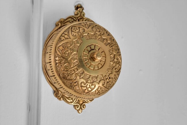 Building Photo - Available in March. Nashville 2 BED charming cottage for rent. Renovated with darling details and...