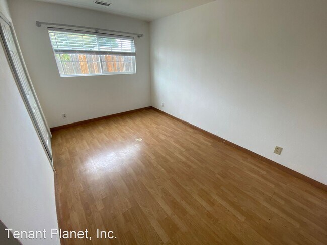 Foto del edificio - 1307 Cathay Dr