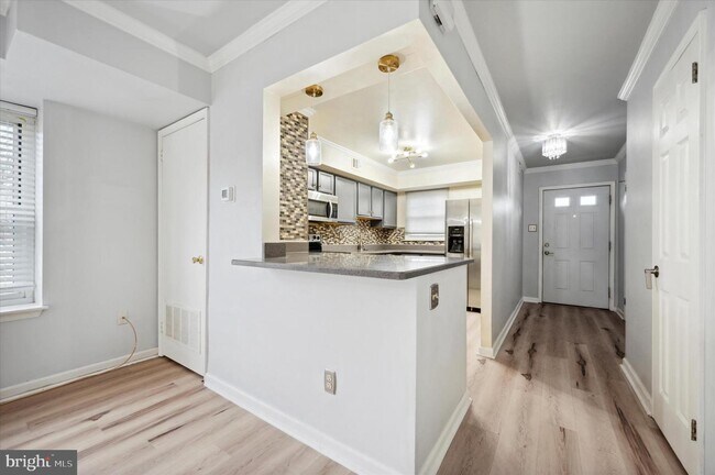 Building Photo - 7 Barclay Ct