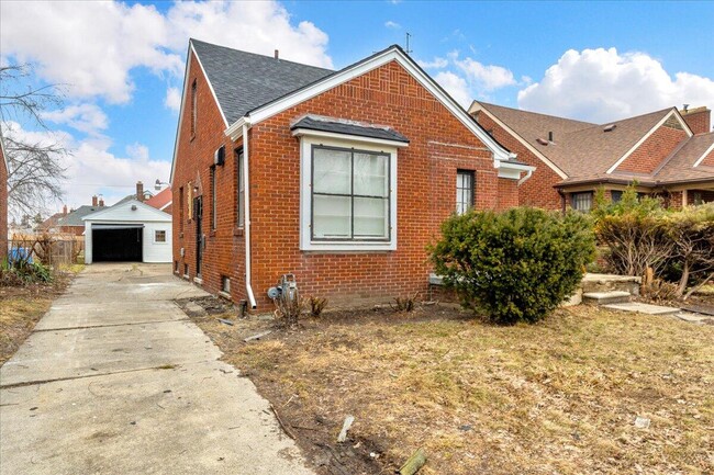 Building Photo - 11235 Portlance Ave