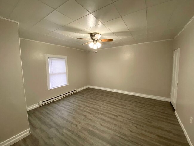 Building Photo - 321 Caroline St