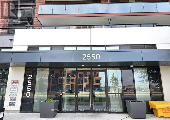 Photo du bâtiment - 2550 Simcoe St N