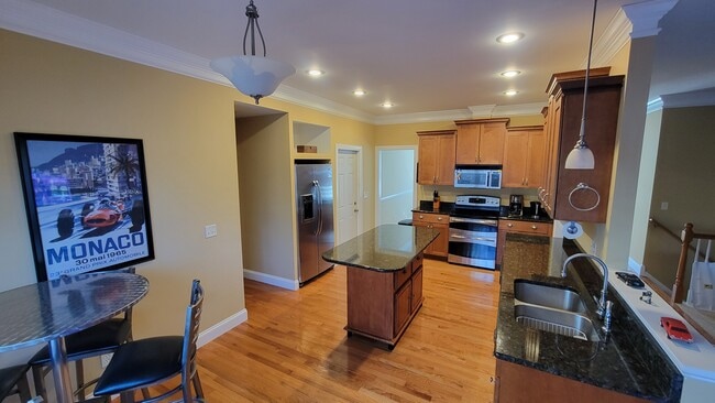 Building Photo - 17 Badger Dr