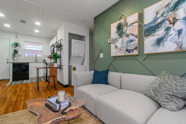 Building Photo - The Avenue at 3060