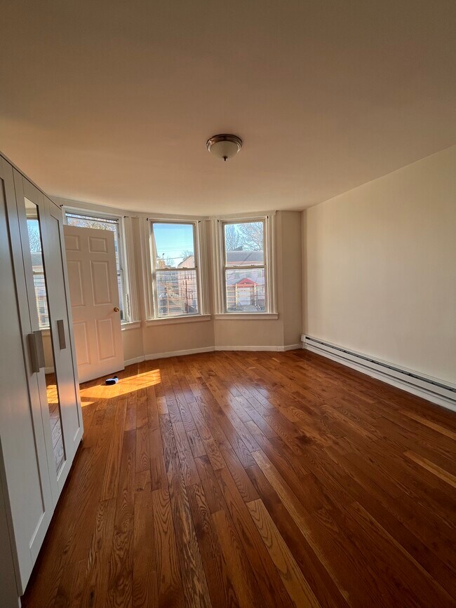 961 Grove St Unit 2L - 957 Grove St