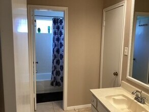 Building Photo - 4626 Stonemede Dr