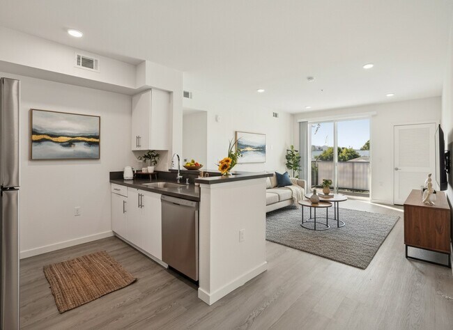 Building Photo - 3518 Chesapeake Ave., Los Angeles, CA 90016