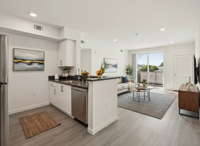 Building Photo - 3518 Chesapeake Ave., Los Angeles, CA 90016