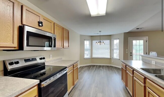 Foto del edificio - 437 Ruby Oaks Ln