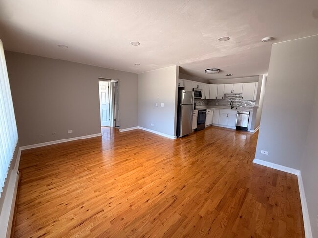 Building Photo - Plum Grove