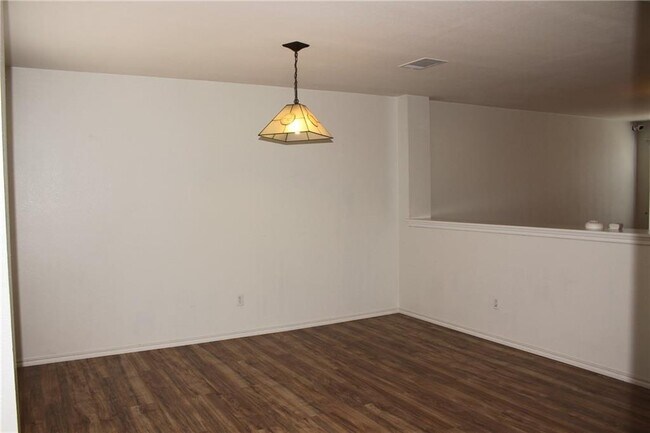 Building Photo - 107 Outfitter Dr