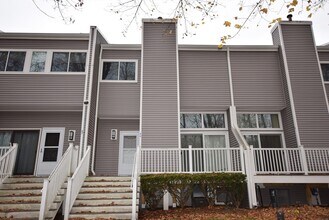 Building Photo - 255 North Rd