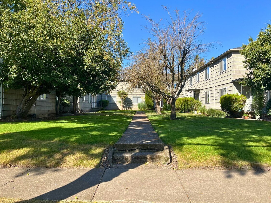 Foto principal - (UNM 1891 #7) Updated 1 bed/1bath Apartment