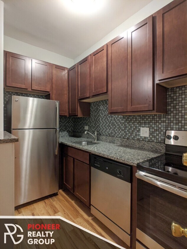 Foto principal - 634 W Barry Ave