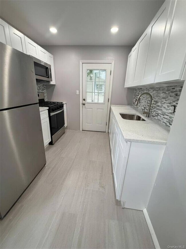 Foto del edificio - 790 Wellwood Ave