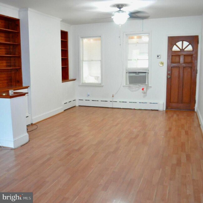 Building Photo - 1323 Maple St