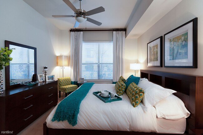 Foto del edificio - 1 br, 1 bath Apartment - 2817 W Dallas St 755