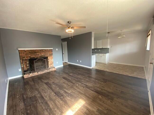 Building Photo - 500 Mimi Ln