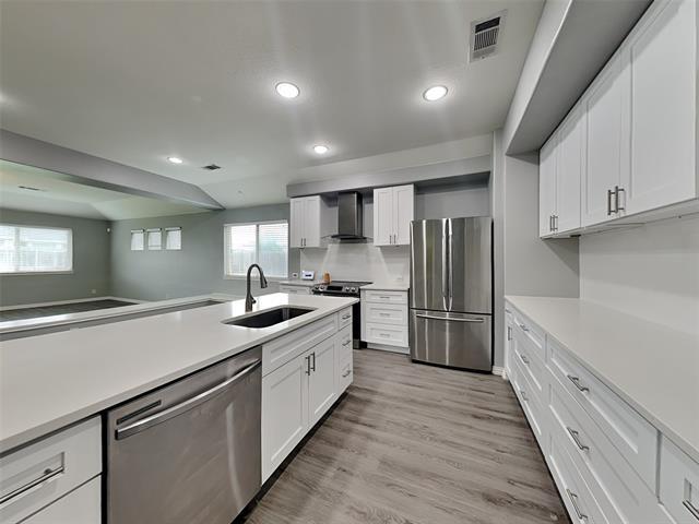 Foto del edificio - 2102 Long Forest Rd