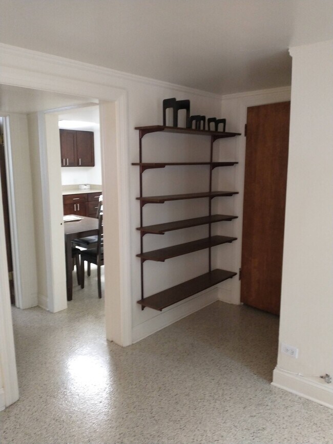 Foto del edificio - 5260 W Foster Ave
