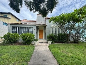 Building Photo - 125 Adalia Ave