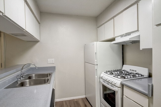 Foto del edificio - Miller Square & Spanish Trails