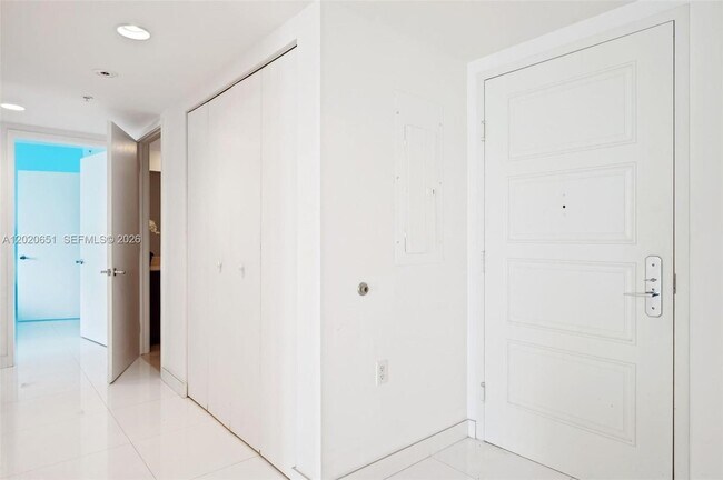 Foto del edificio - 200 Sunny Isles Blvd