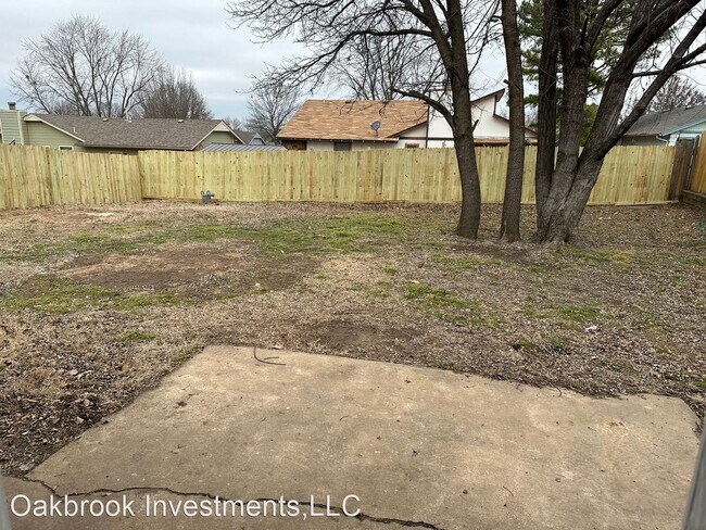 Building Photo - Studio, 2 bath House - 1367 East 139th St