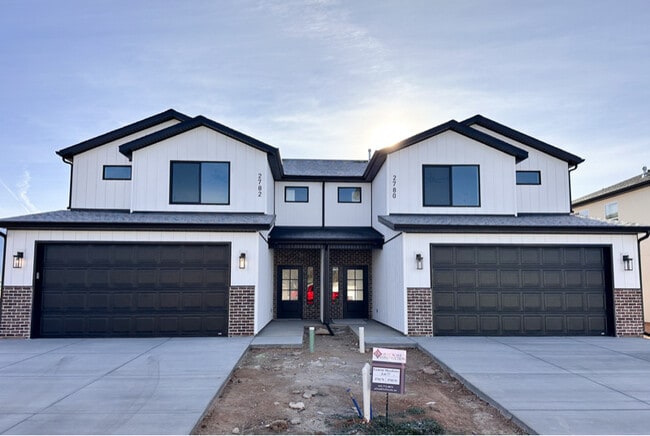 Building Photo - 2780 N Clark Pkwy