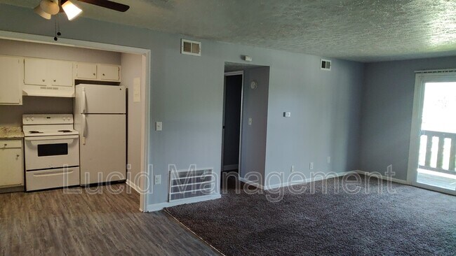 Foto del edificio - 4500 Landside Dr